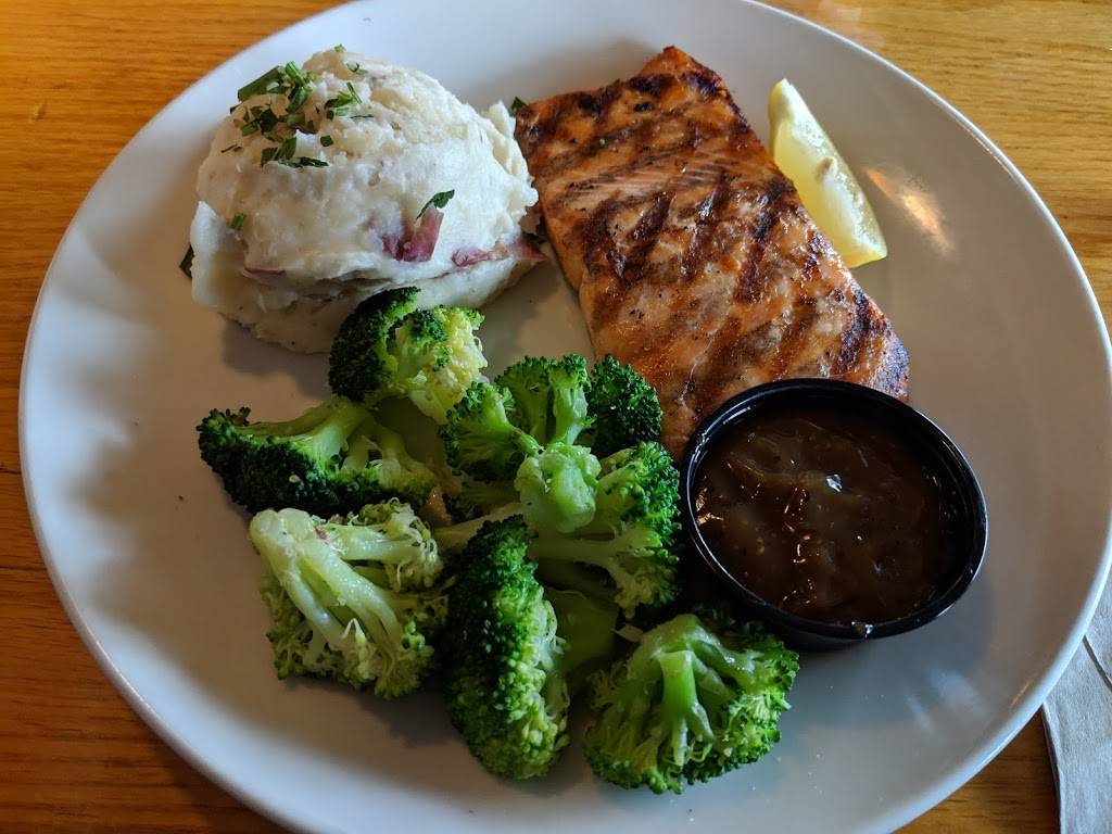 Applebees Grill + Bar | restaurant | 2200 N, OH-53, Fremont, OH 43420, USA | 4193550549 OR +1 419-355-0549