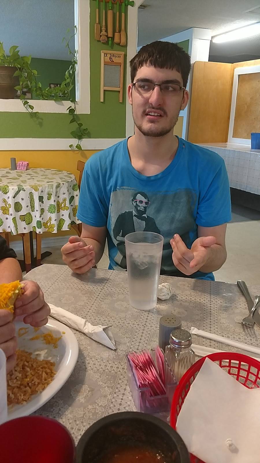 El Jalapeño | restaurant | 1116 N Brooks St, Brazoria, TX 77422, USA | 9792481894 OR +1 979-248-1894