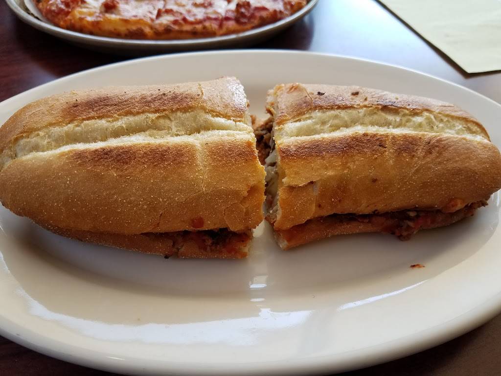 Pizza King | meal delivery | 836 US-27, Berne, IN 46711, USA | 2605893515 OR +1 260-589-3515