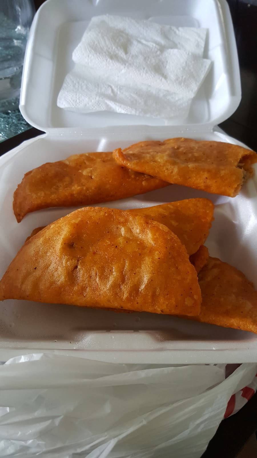 Joan & Sisters | restaurant | 3709 S Western Ave, Los Angeles, CA 90018, USA | 3237358952 OR +1 323-735-8952