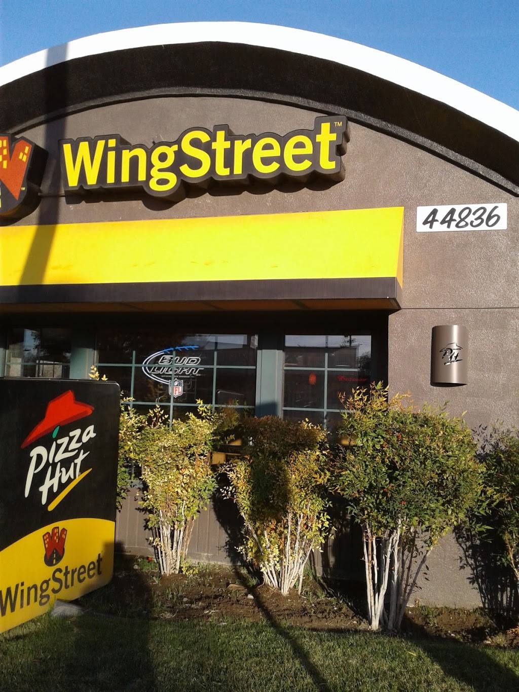 Pizza Hut | restaurant | 44836 10th St W, Lancaster, CA 93534, USA | 6619498383 OR +1 661-949-8383