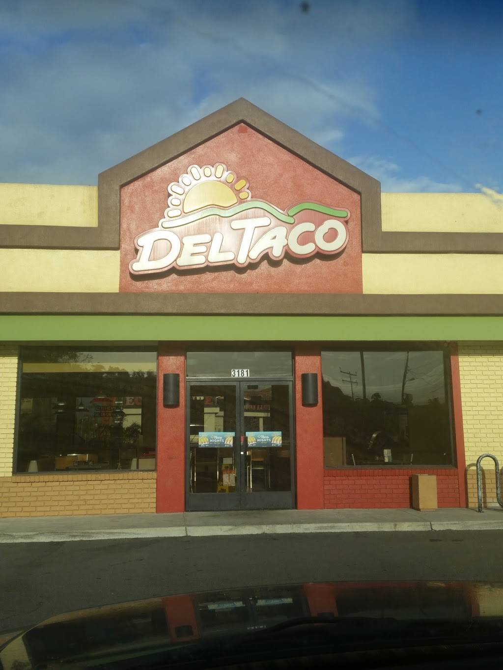 Del Taco | meal takeaway | 3181 Lincoln Ave, Anaheim, CA 92801, USA | 7149951152 OR +1 714-995-1152