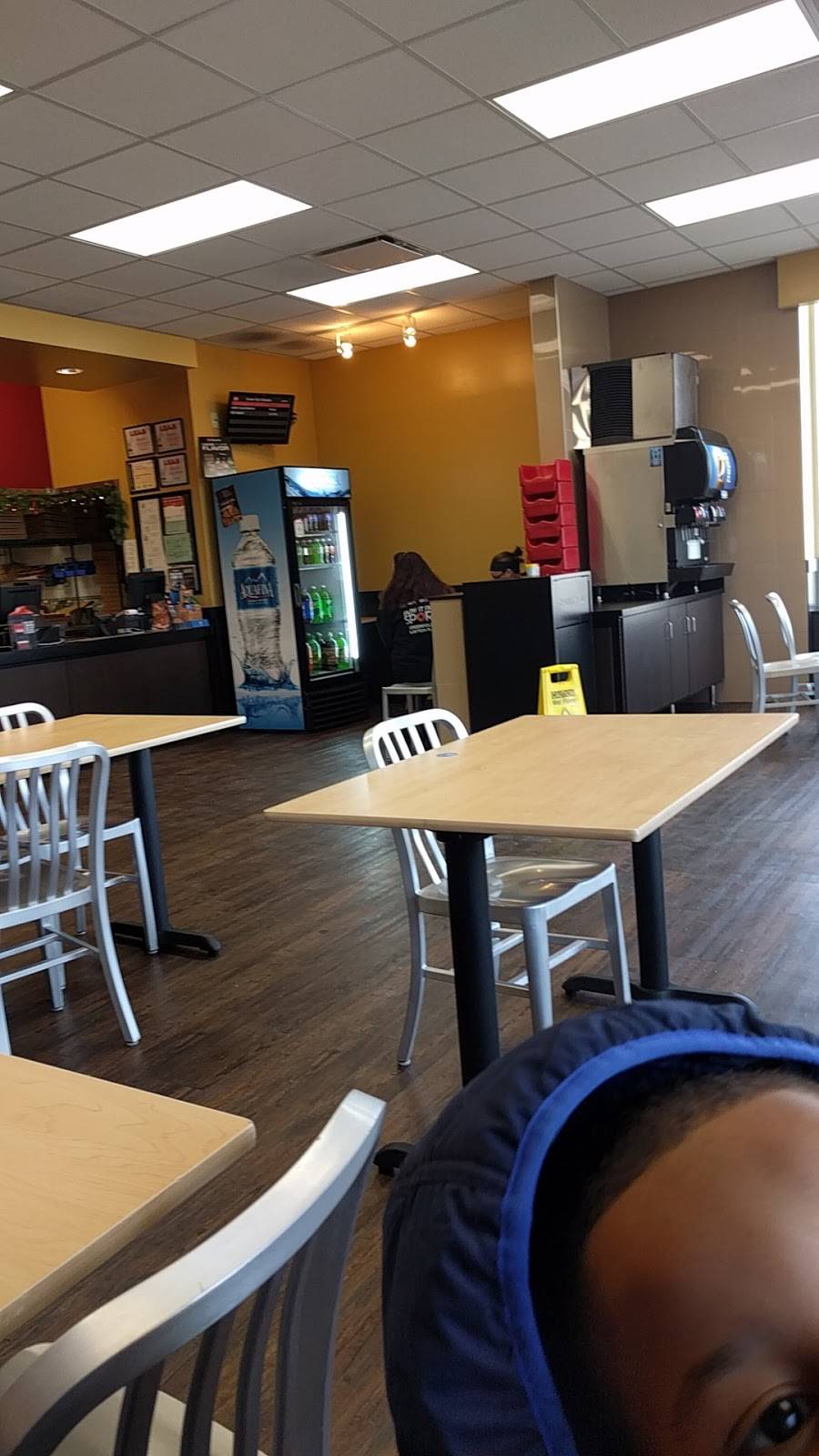 Pizza Hut | restaurant | 3921 S 76th St, Milwaukee, WI 53220, USA | 4145433550 OR +1 414-543-3550