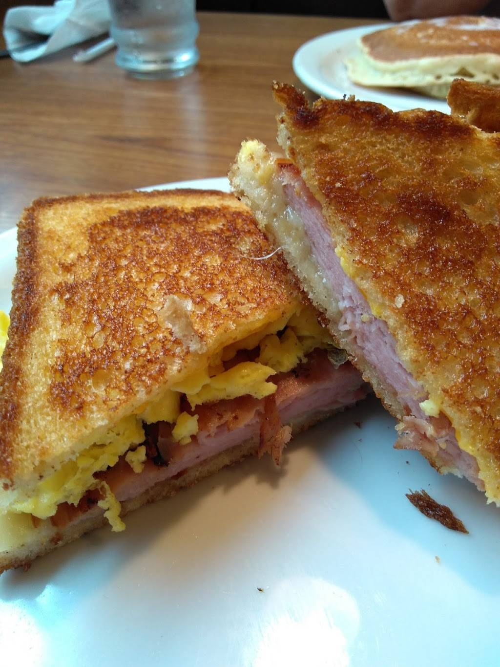 Dennys | restaurant | 1701 W Evergreen Ave, Effingham, IL 62401, USA | 2173470102 OR +1 217-347-0102