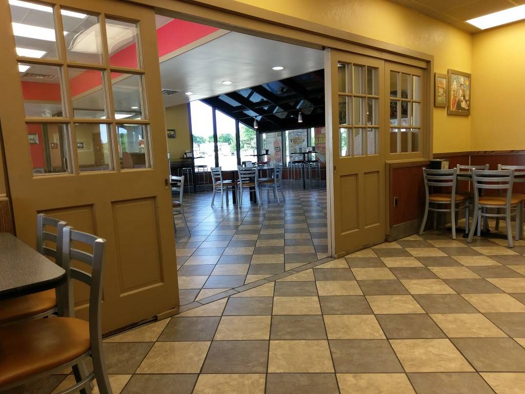 Hardees | restaurant | 8787 N Knoxville Ave, Peoria, IL 61615, USA | 3096921338 OR +1 309-692-1338