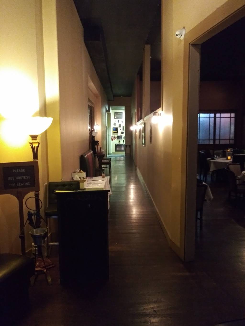 J. Broussards | restaurant | 210 5th St S, Columbus, MS 39701, USA | 6622431480 OR +1 662-243-1480