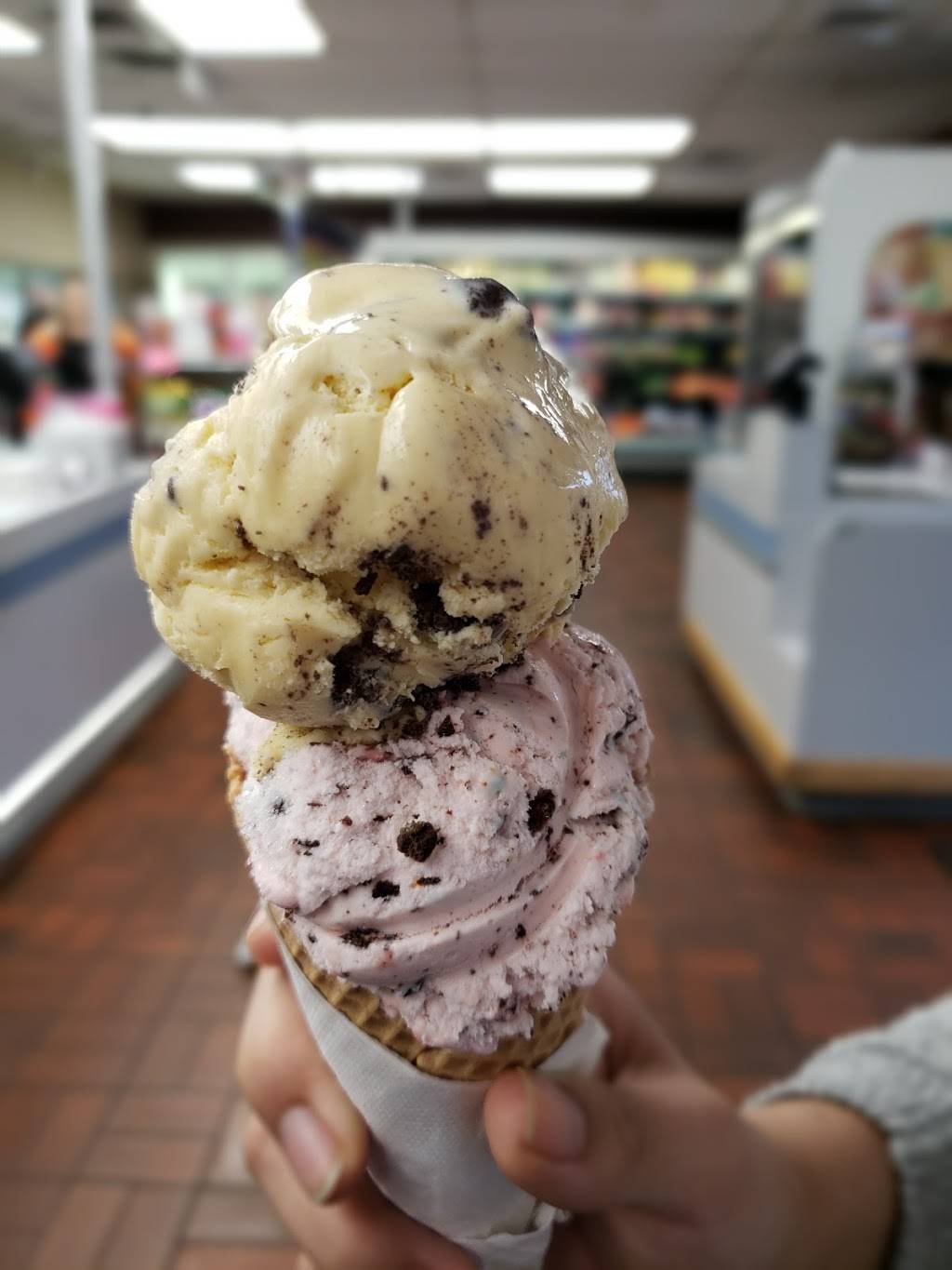 Braums Ice Cream & Burger Restaurant | restaurant | 219 N Galloway Ave, Mesquite, TX 75149, USA | 9722856066 OR +1 972-285-6066