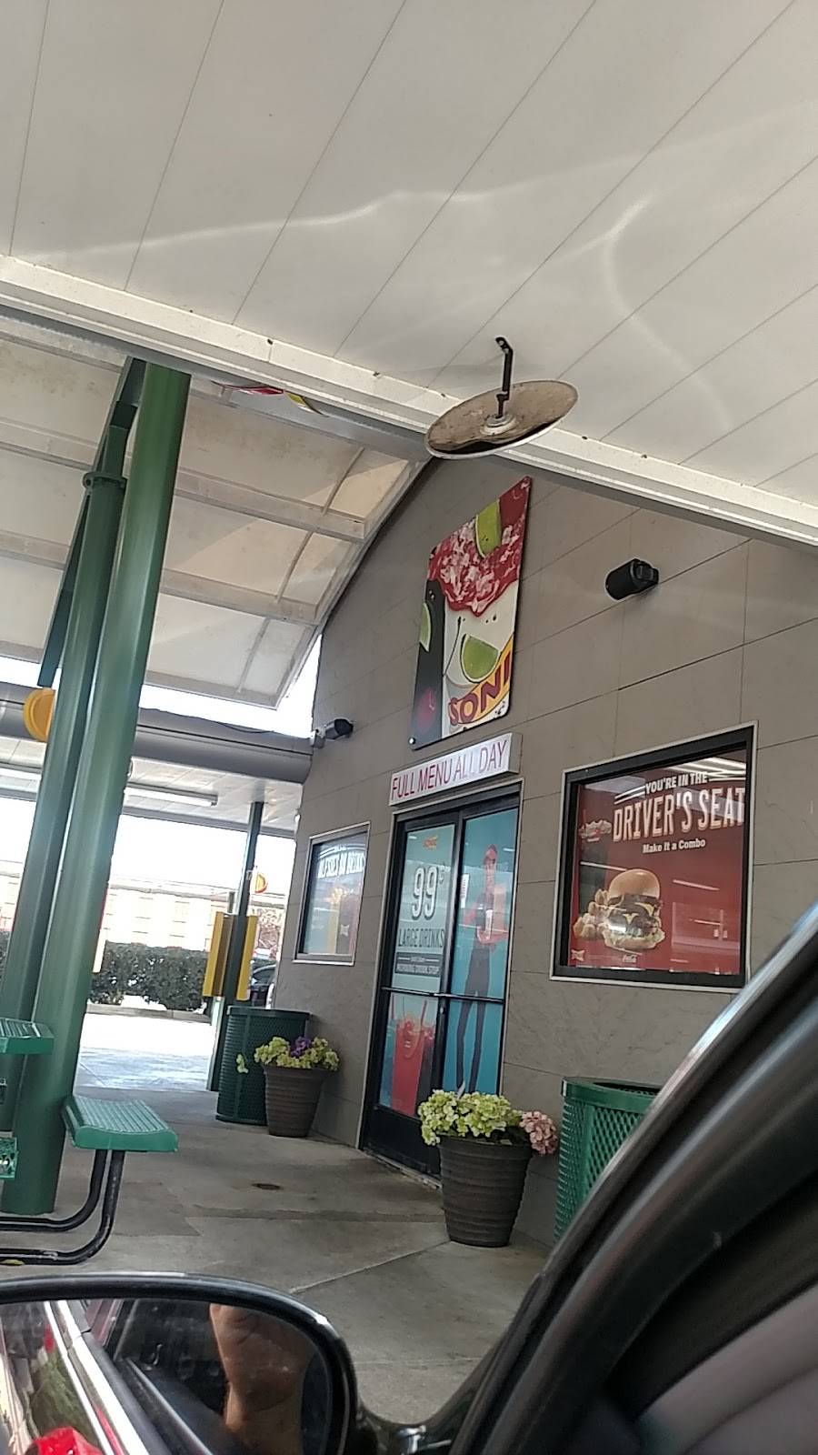 Sonic Drive-In | restaurant | 1375 W Main St, Livingston, TN 38570, USA | 9318230790 OR +1 931-823-0790