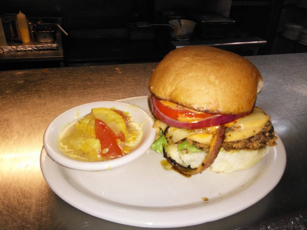 Mulligans | restaurant | 1364 Union University Dr, Jackson, TN 38305, USA | 7316606595 OR +1 731-660-6595