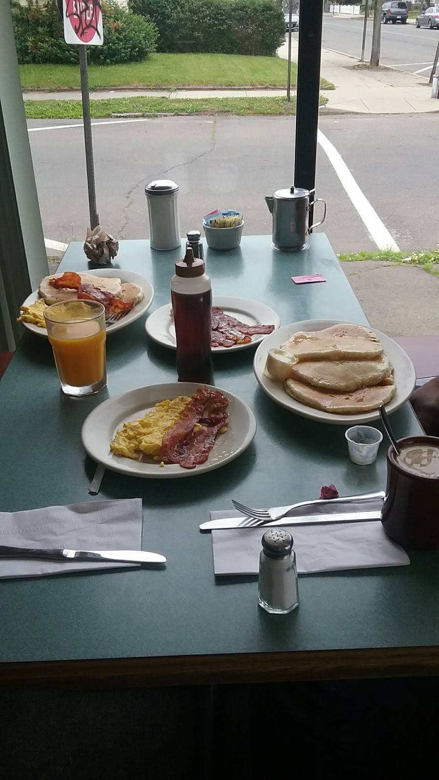 Sunrise Grill | restaurant | 250 Campbell Ave, West Haven, CT 06516, USA | 2039348931 OR +1 203-934-8931