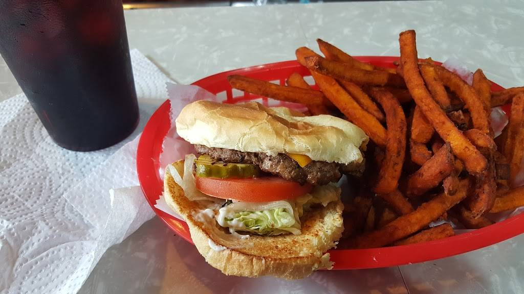 Soda Pop Junction | restaurant | 141 Mill St, Lynnville, TN 38472, USA | 9315270007 OR +1 931-527-0007