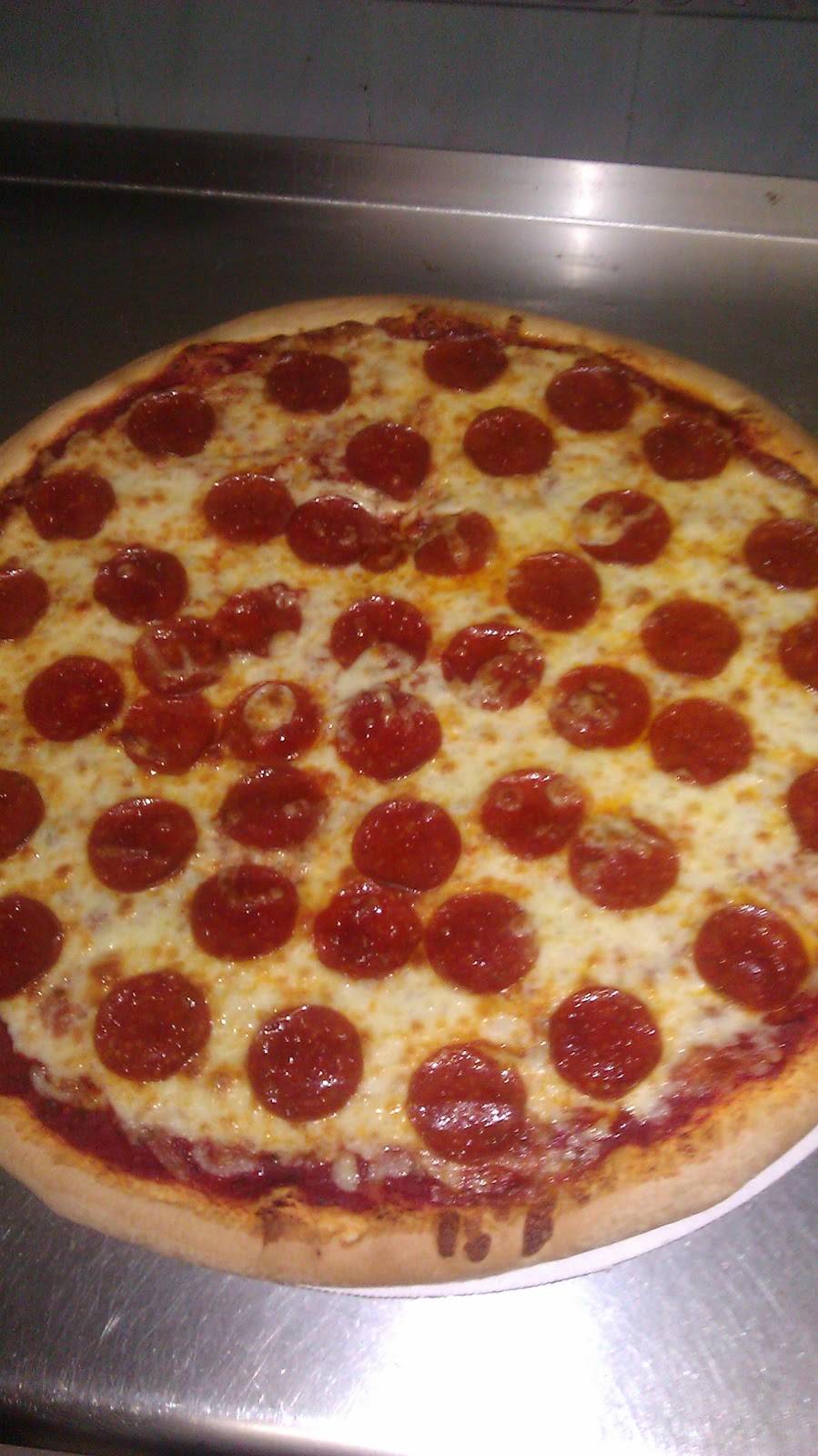 Natys Pizza 26st | restaurant | 3810, 3849 W 26th St, Chicago, IL 60623, USA | 7732778644 OR +1 773-277-8644