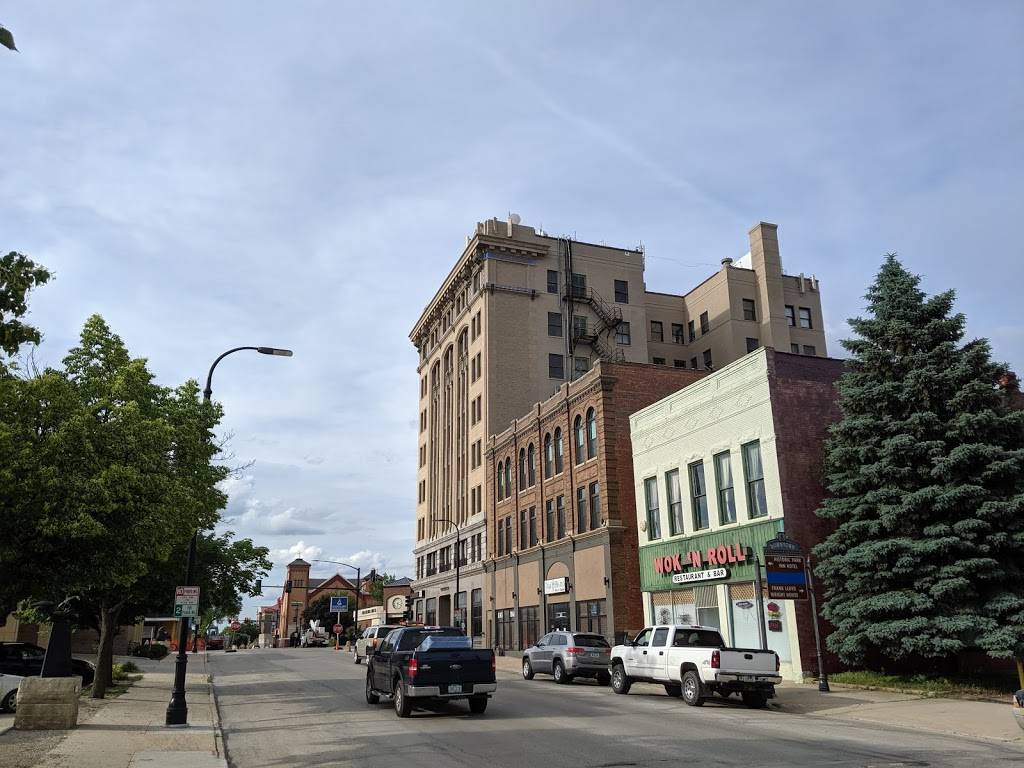 Wok n Roll | restaurant | 15 S Delaware Ave, Mason City, IA 50401, USA | 6414231558 OR +1 641-423-1558