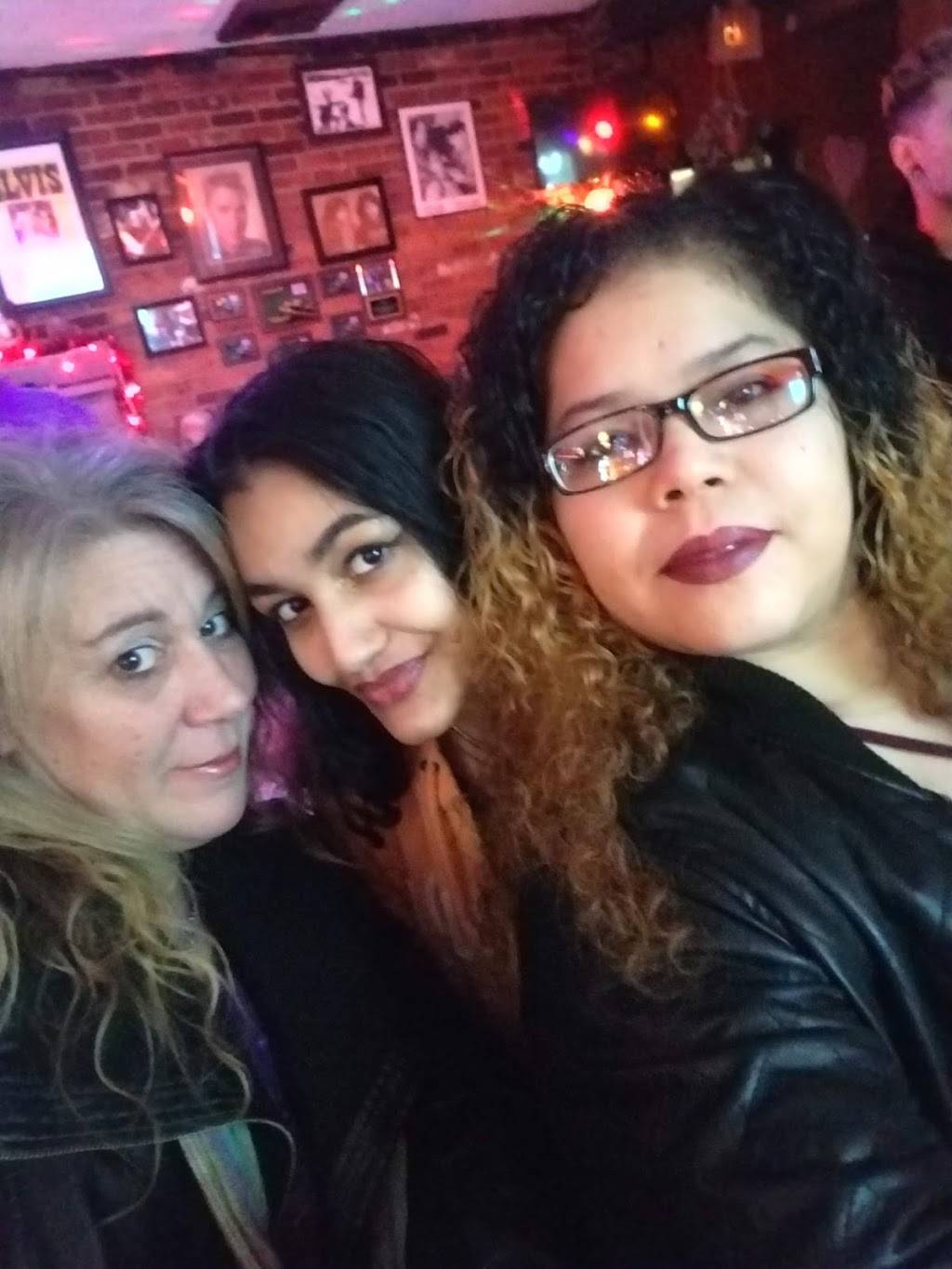 Reruns Bar & Grill | restaurant | 541 Main St, West Haven, CT 06516, USA | 2039318243 OR +1 203-931-8243