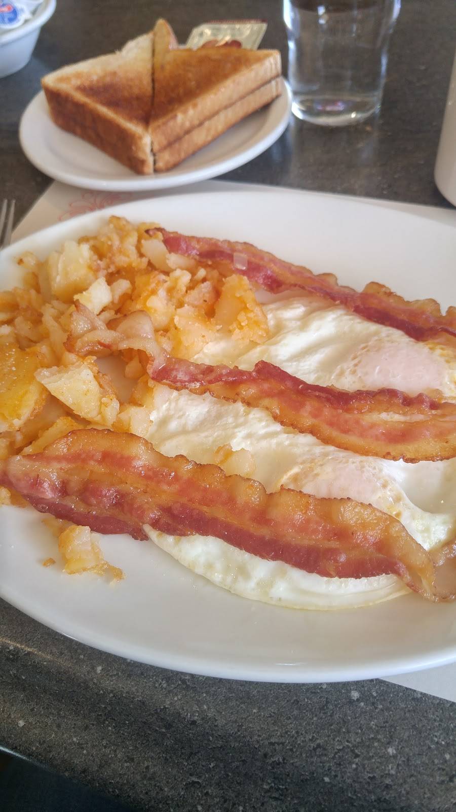 Country Kitchen Restaurant | restaurant | 415 Richmond St, Chatham, ON N7M 1R1, Canada | 5193543320 OR +1 519-354-3320