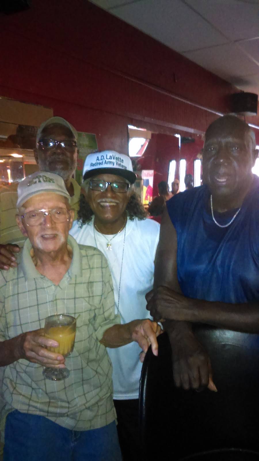 Poochies Deli | restaurant | 11921 Miles Ave, Cleveland, OH 44105, USA | 2164290075 OR +1 216-429-0075