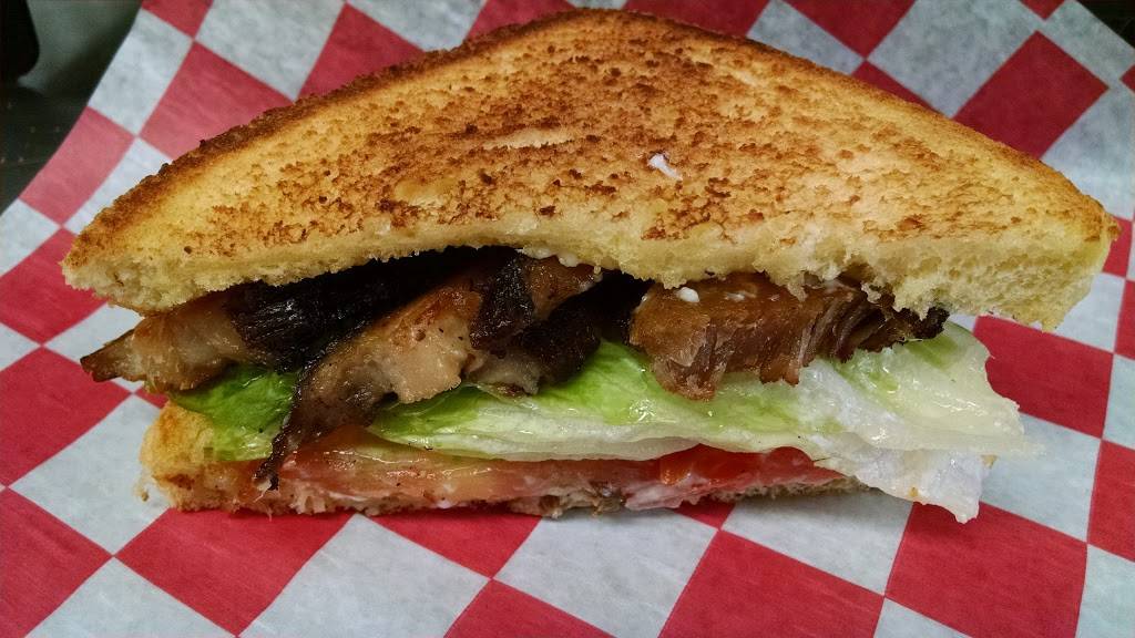 MTs Smokin BBQ | restaurant | 1700 Wheeling Ave, Muncie, IN 47303, USA | 7652161664 OR +1 765-216-1664