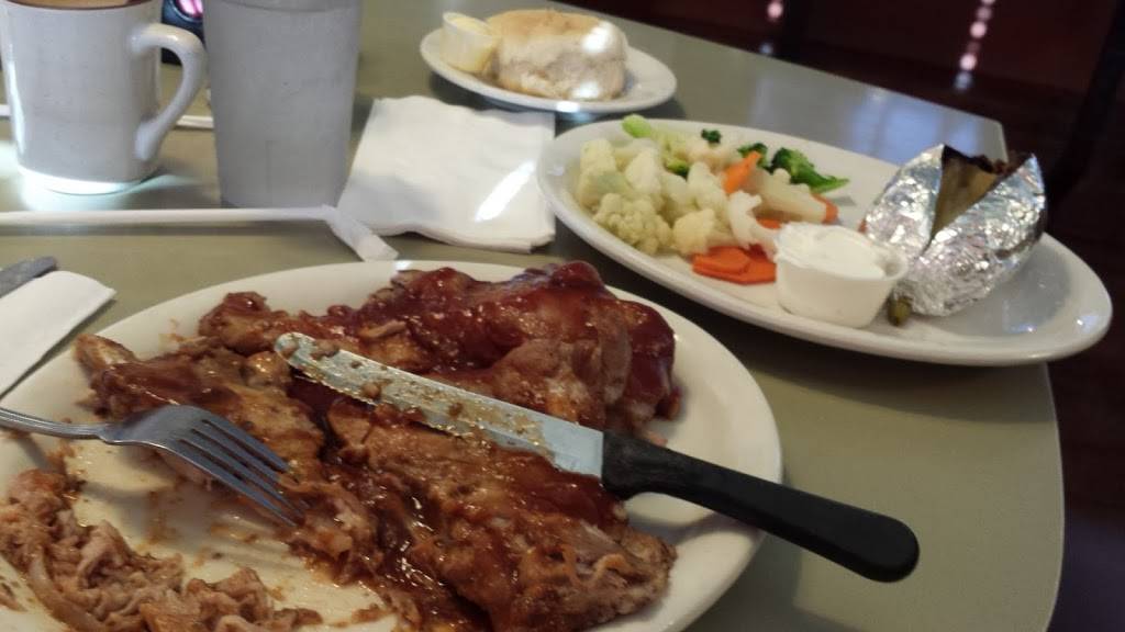 Huffs Family Restaurant | restaurant | 8105 E Wardlow Rd, Long Beach, CA 90808, USA | 5625983373 OR +1 562-598-3373