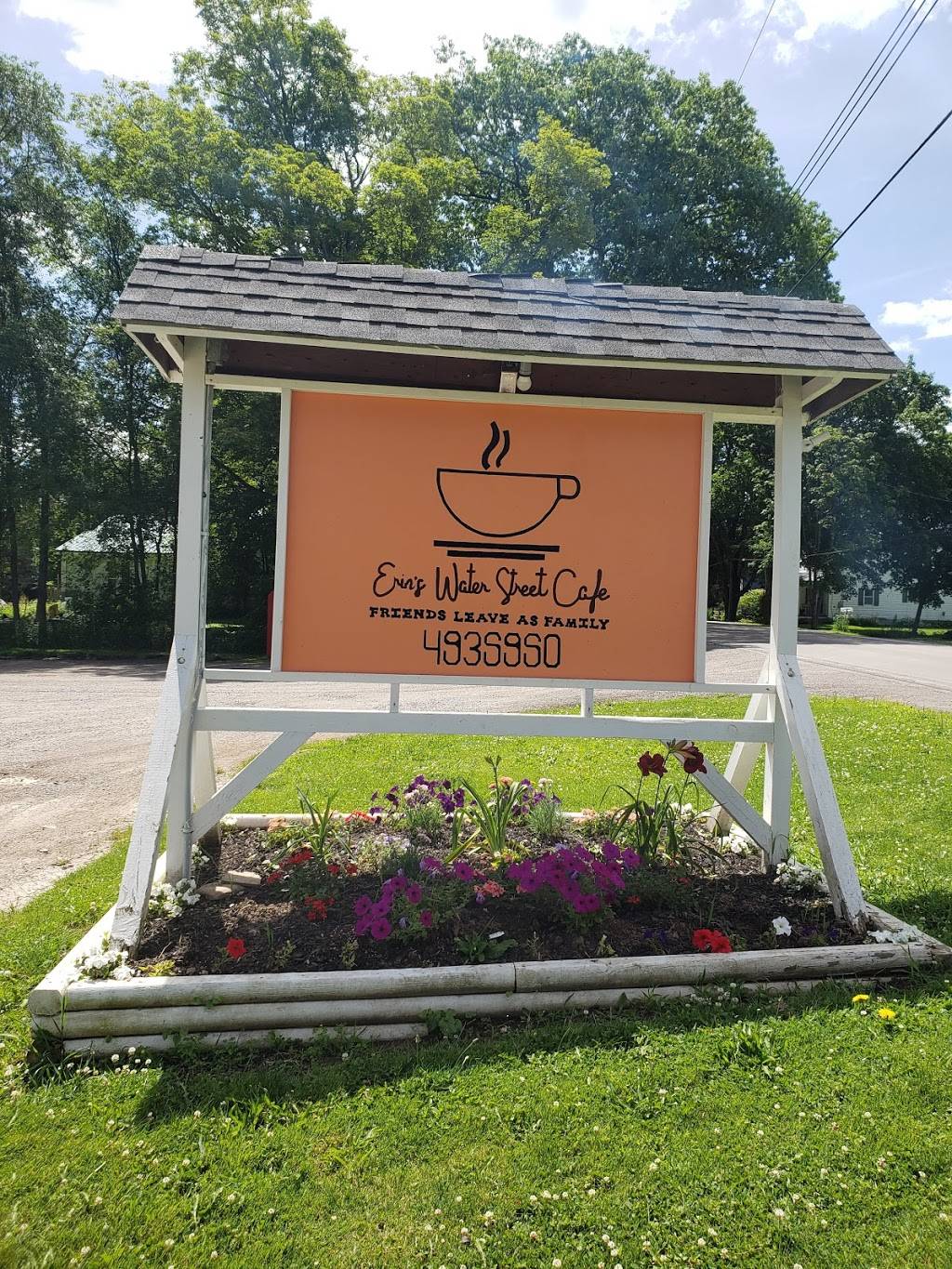 Lauras Country Kitchen | restaurant | 70 N Water St, Gainesville, NY 14066, USA | 5854935950 OR +1 585-493-5950