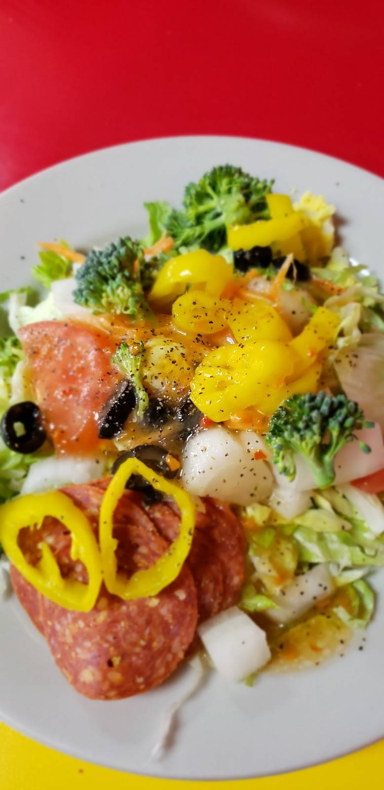 Giovannis Pizza | restaurant | 128 E New Circle Rd, Lexington, KY 40505, USA | 8592257499 OR +1 859-225-7499