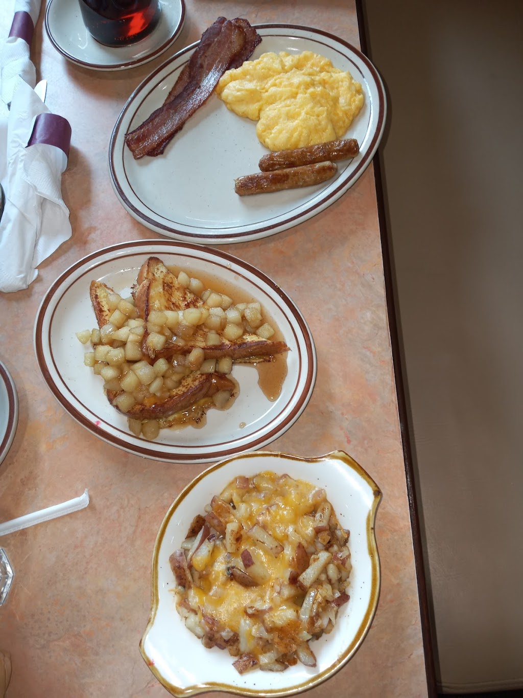 GOLDEN BEAR PANCAKE & CREPERY RESTAURANT | restaurant | 16851 Torrence Ave, Lansing, IL 60438, USA | 7088896293 OR +1 708-889-6293