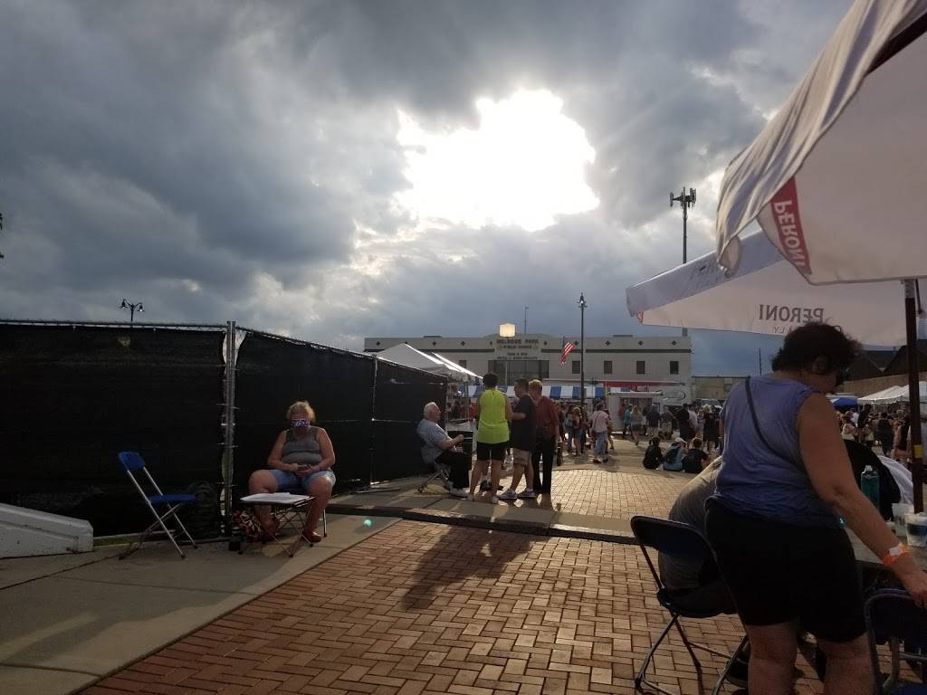 Taste Of Melrose Park | restaurant | 1000 25th Ave, Melrose Park, IL 60160, USA | 7083434000 OR +1 708-343-4000