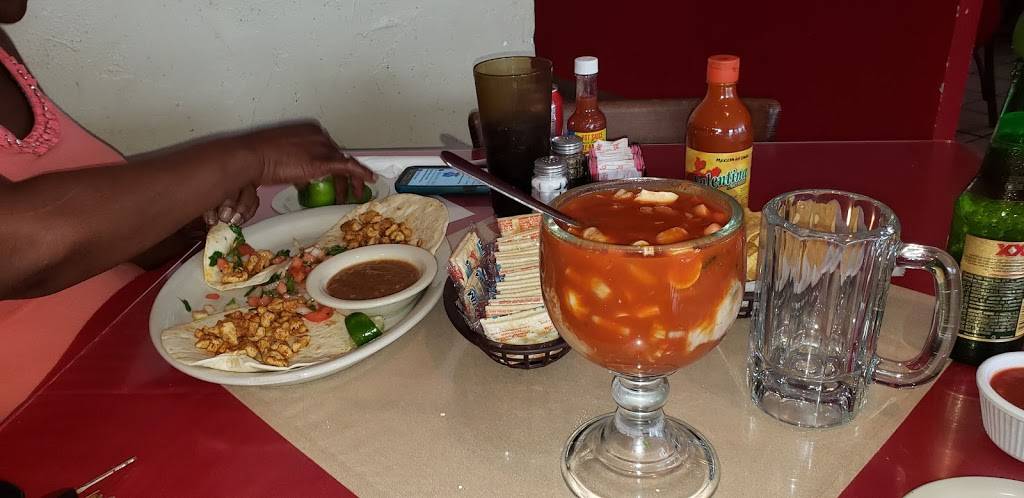 La Isla Del Encanto | restaurant | 2201 E Pioneer Pkwy, Arlington, TX 76010, USA | 8174591498 OR +1 817-459-1498