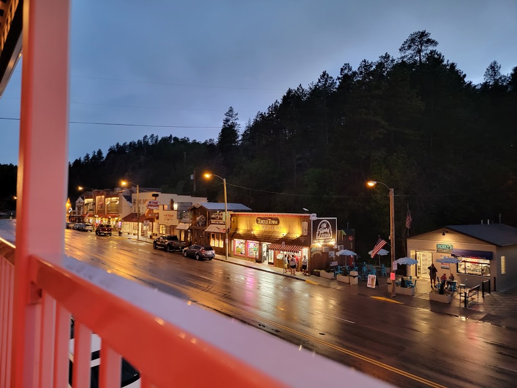 Cruizzers | restaurant | 110B Winter St, Keystone, SD 57751, USA | 6056664313 OR +1 605-666-4313