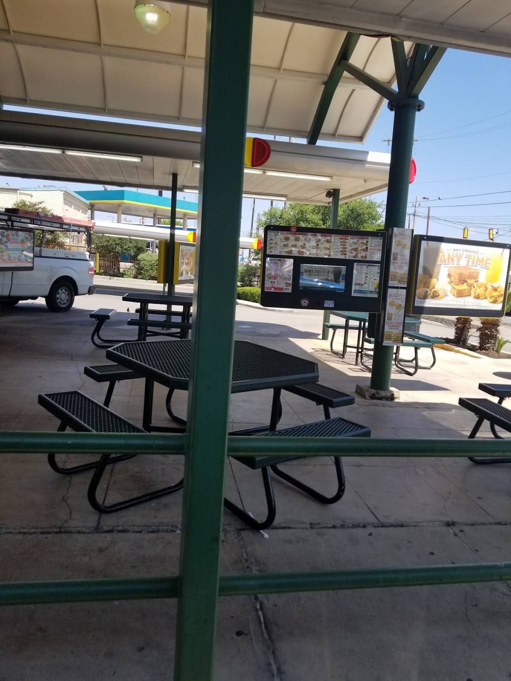 Sonic Drive-In | restaurant | 2135, Ih35 North, San Antonio, TX 78208, USA | 2102229500 OR +1 210-222-9500