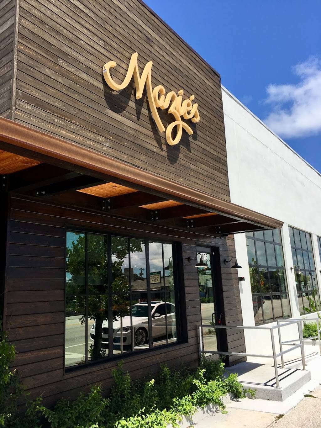 Mazies | restaurant | 3815 S Dixie Hwy, West Palm Beach, FL 33405, USA | 5613232573 OR +1 561-323-2573