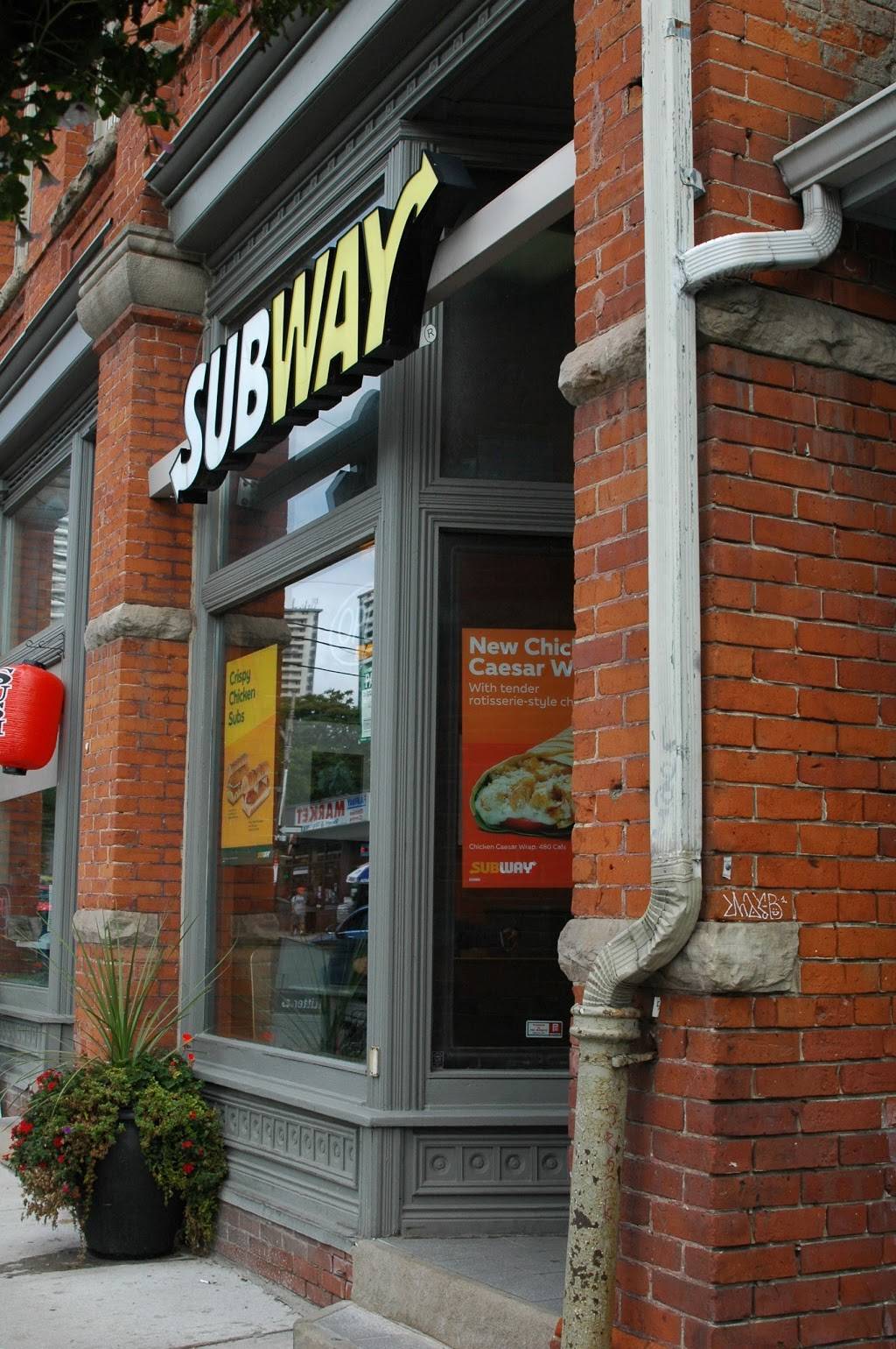Subway | meal takeaway | 531 Parliament St, Toronto, ON M4X 1P3, Canada | 4169280999 OR +1 416-928-0999