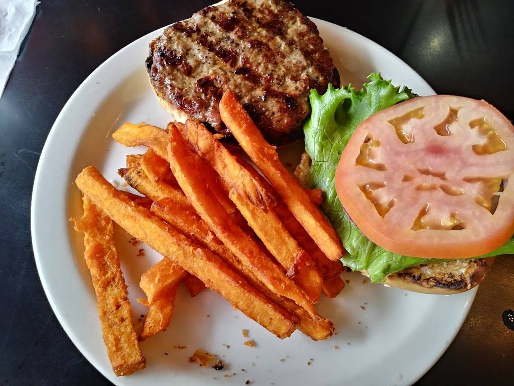 Barkin Dog Grill | restaurant | 940 11th St, Modesto, CA 95354, USA | 2095722341 OR +1 209-572-2341