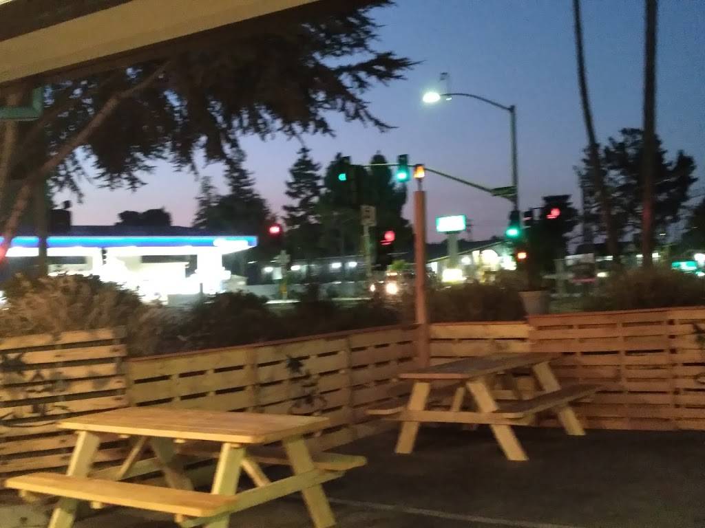 Beach Hut Deli | restaurant | 381 Soquel Ave, Santa Cruz, CA 95062, USA | 8314316921 OR +1 831-431-6921