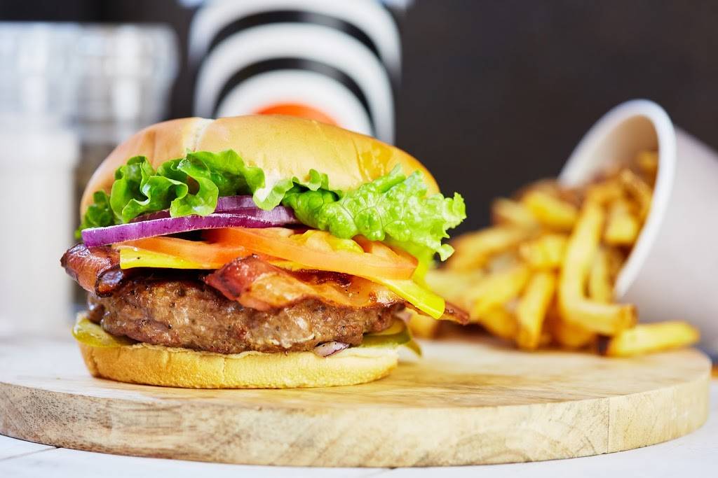 South St. Burger | restaurant | 190 Clair Rd E, Guelph, ON N1L 1M7, Canada | 5197664644 OR +1 519-766-4644