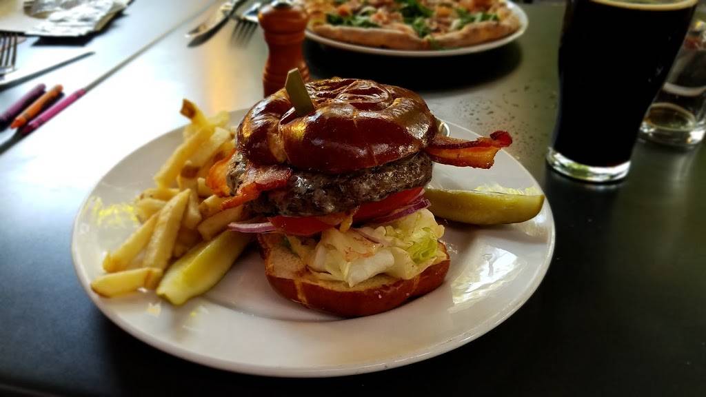 McMenamins Tavern on the Square | restaurant | 18607 Bothell Way NE, Bothell, WA 98011, USA | 4253980122 OR +1 425-398-0122