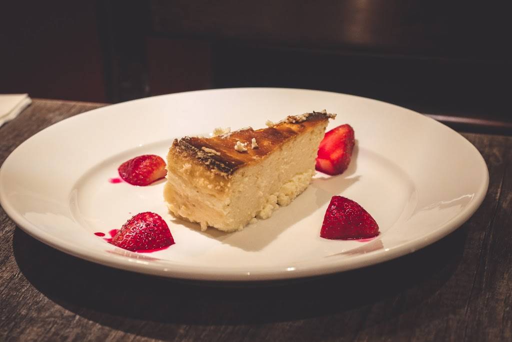 Salto Restaurant & Bar | restaurant | 1138 Davenport Rd, Toronto, ON M6G 2C6, Canada | 4166533077 OR +1 416-653-3077