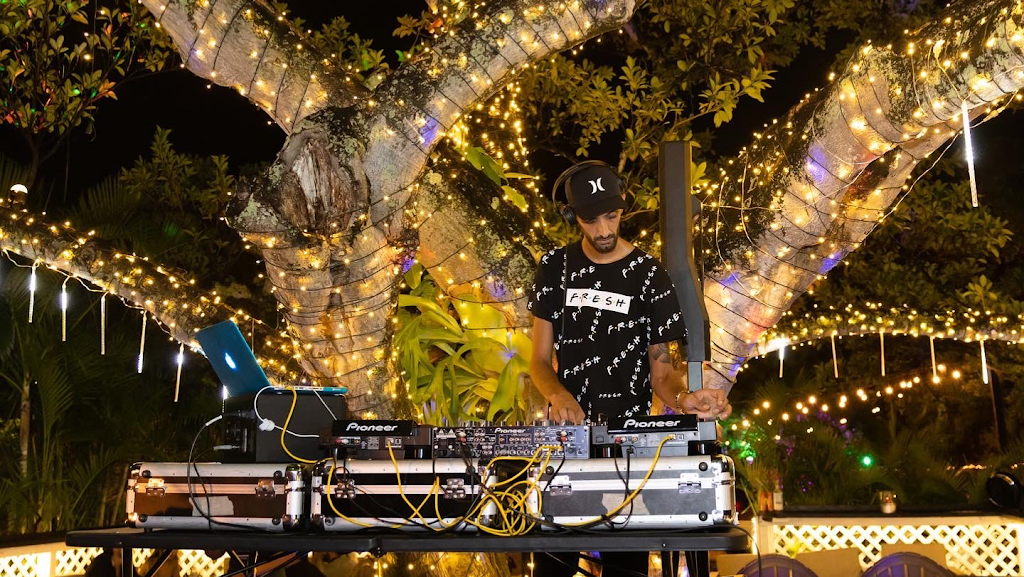 Tree House 46 | restaurant | 7200 N Dixie Hwy, Boca Raton, FL 33487, USA | 5617743136 OR +1 561-774-3136