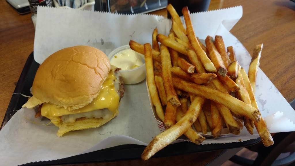 Crave Burgers and Wings | restaurant | 12195 GA-92 suite 104, Woodstock, GA 30188, USA | 6789092658 OR +1 678-909-2658