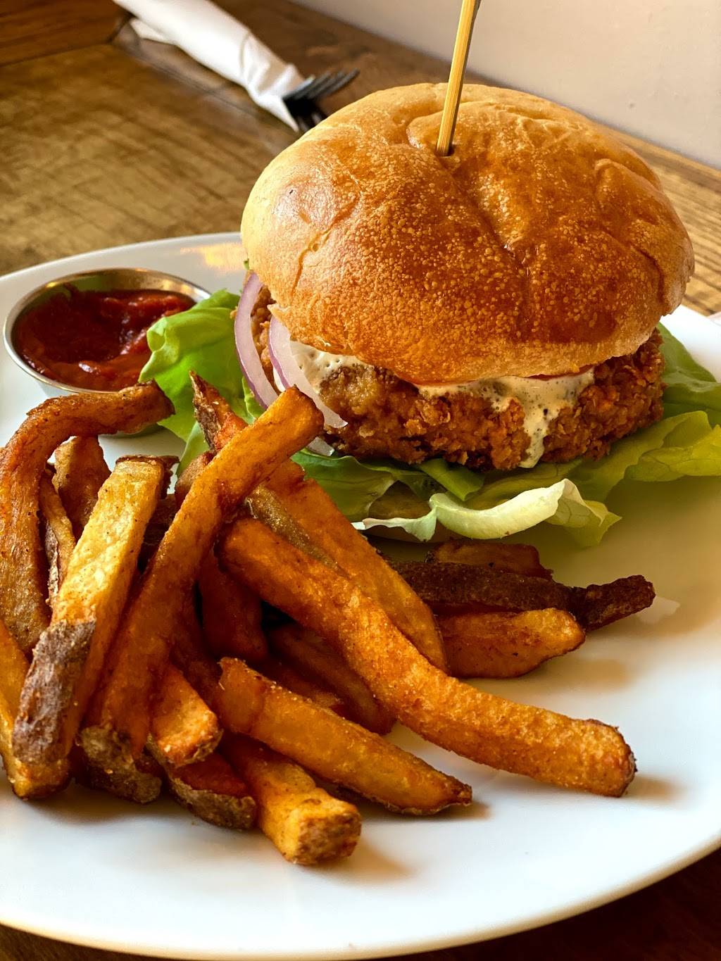 Nateure’s Plate | restaurant | 182 Charlotte St, Peterborough, ON K9J 2T8, Canada | 7058741215 OR +1 705-874-1215