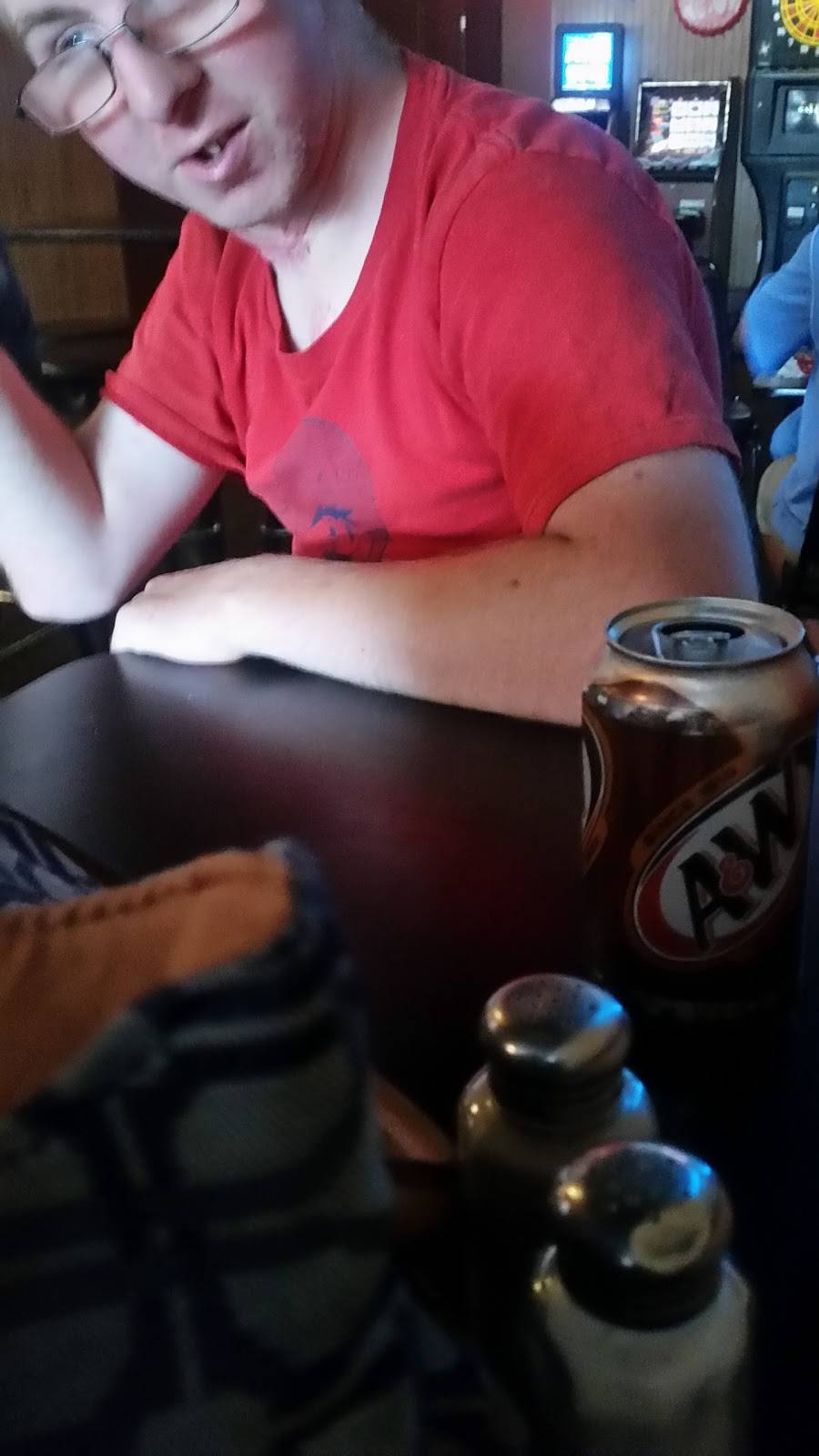 Shiners Bar & Grill | restaurant | 206 S Main St, Fayette, IA 52142, USA | 5634259109 OR +1 563-425-9109