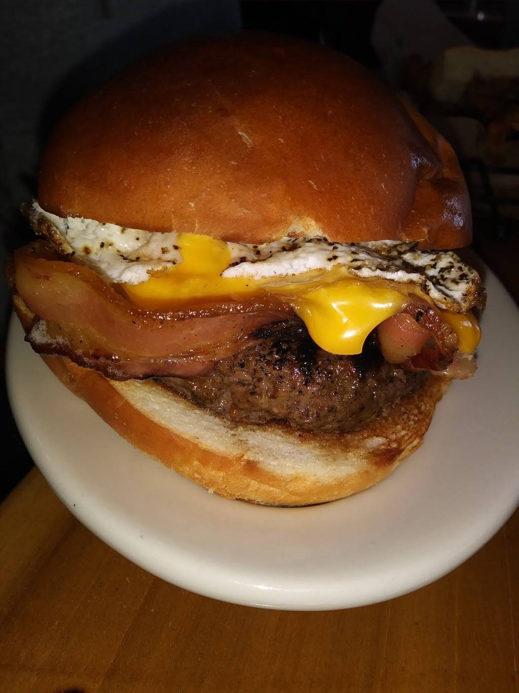 Swezeys Pub | restaurant | 254 Village Square #100, Pleasant View, TN 37146, USA | 6153985222 OR +1 615-398-5222