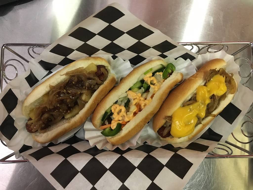 Mad Dogs Kutztown | restaurant | 100 N Constitution Blvd, Kutztown, PA 19530, USA | 4846482808 OR +1 484-648-2808