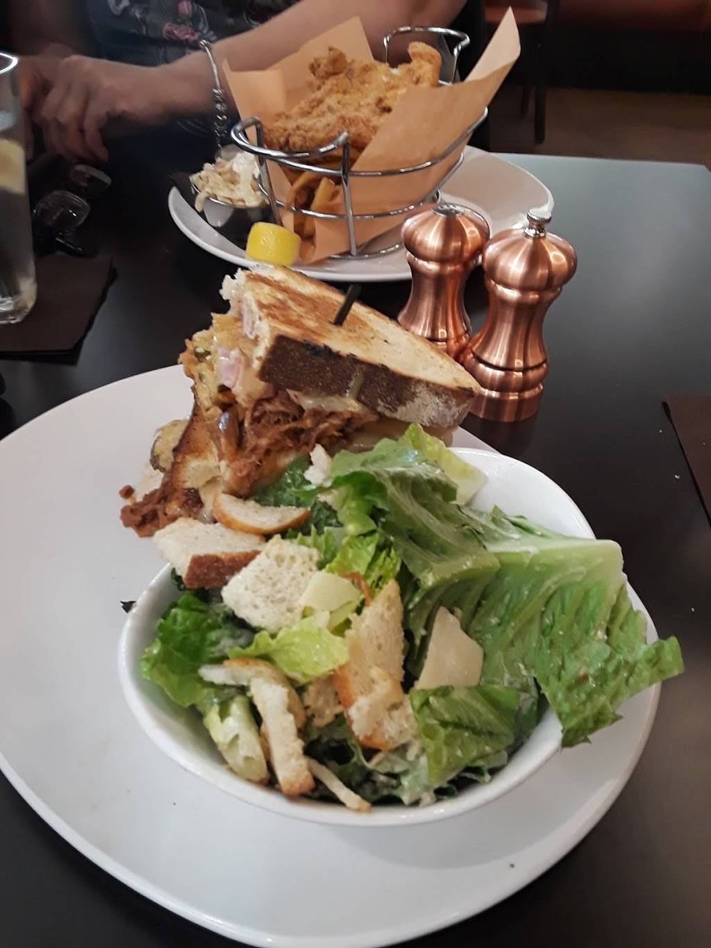 110 Grill - Holyoke Mall | restaurant | 50 Holyoke St, Holyoke, MA 01040, USA | 4135384220 OR +1 413-538-4220