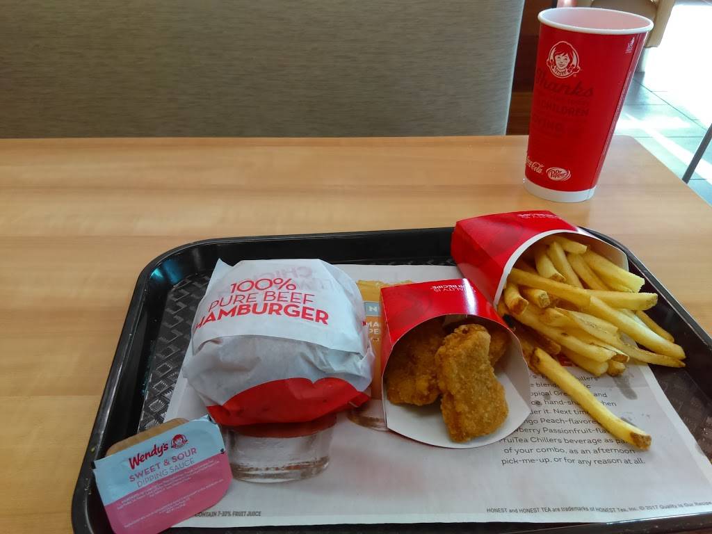 Wendys | restaurant | 525 Highland Springs Ave, Beaumont, CA 92223, USA | 9517696692 OR +1 951-769-6692