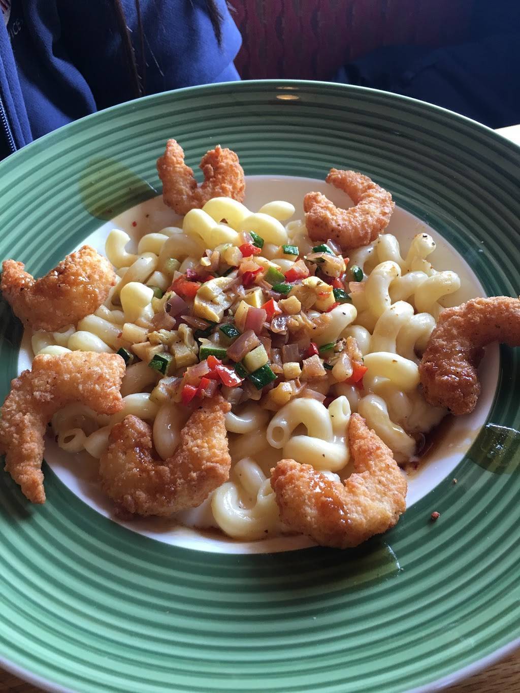 Applebees Grill + Bar | restaurant | 300 Riverside Center, Utica, NY 13502, USA | 3157350421 OR +1 315-735-0421
