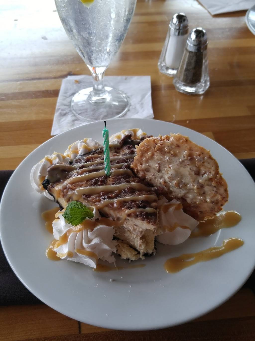 Salt Rock Grill | restaurant | 19325 Gulf Blvd, Indian Shores, FL 33785, USA | 7275937625 OR +1 727-593-7625