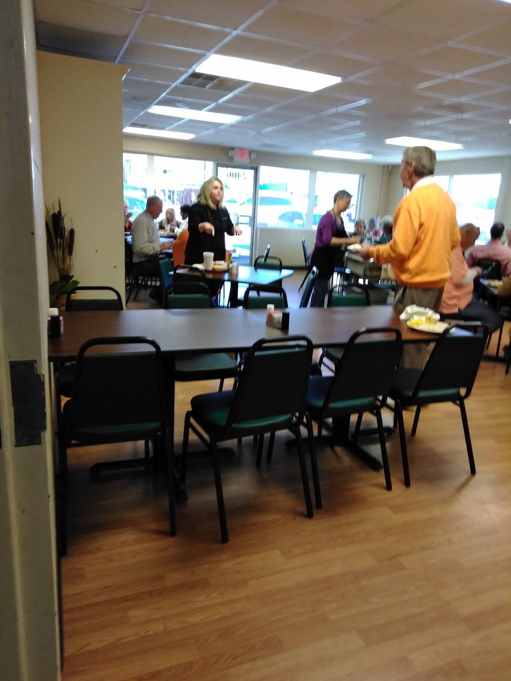 Redwood Cafeteria & Catering | restaurant | 2404 E River St, Anderson, SC 29621, USA | 8642250255 OR +1 864-225-0255