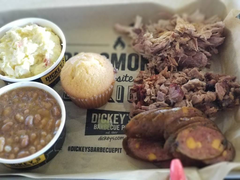 Dickeys Barbecue Pit | restaurant | 40315 Winchester Rd d, Temecula, CA 92591, USA | 9512965105 OR +1 951-296-5105