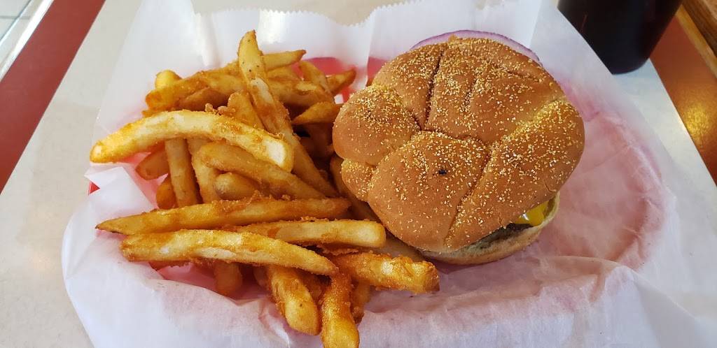 Quarter Mile Diner | restaurant | 69 Wardensville Industrial Park Rd, Wardensville, WV 26851, USA | 3048743066 OR +1 304-874-3066