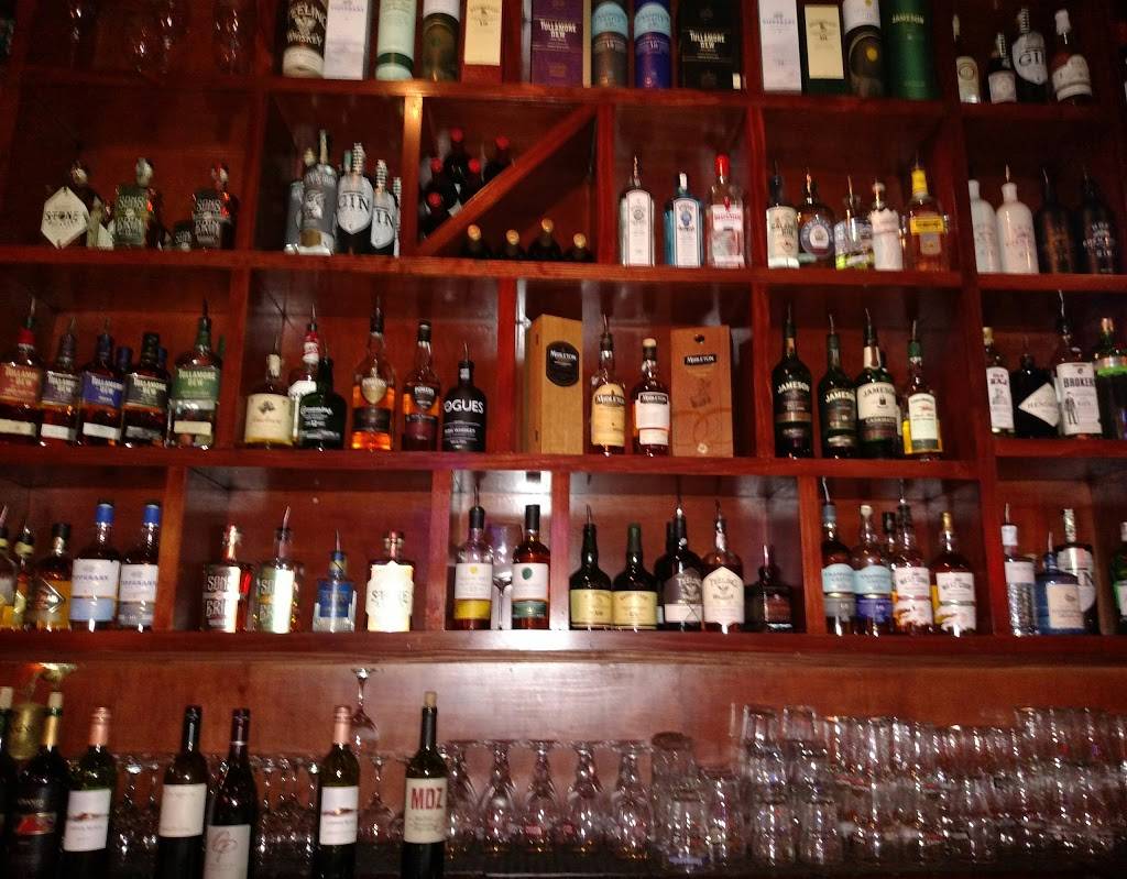 Bradys Public House | restaurant | 5424 Troost Ave, Kansas City, MO 64110, USA | 8164379400 OR +1 816-437-9400